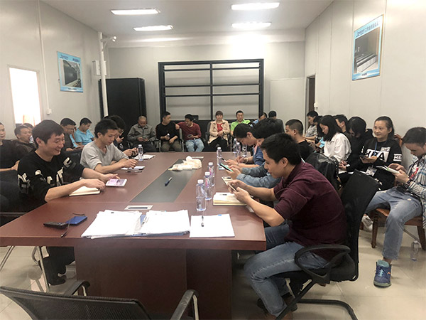 精致-工廠日常會(huì)議