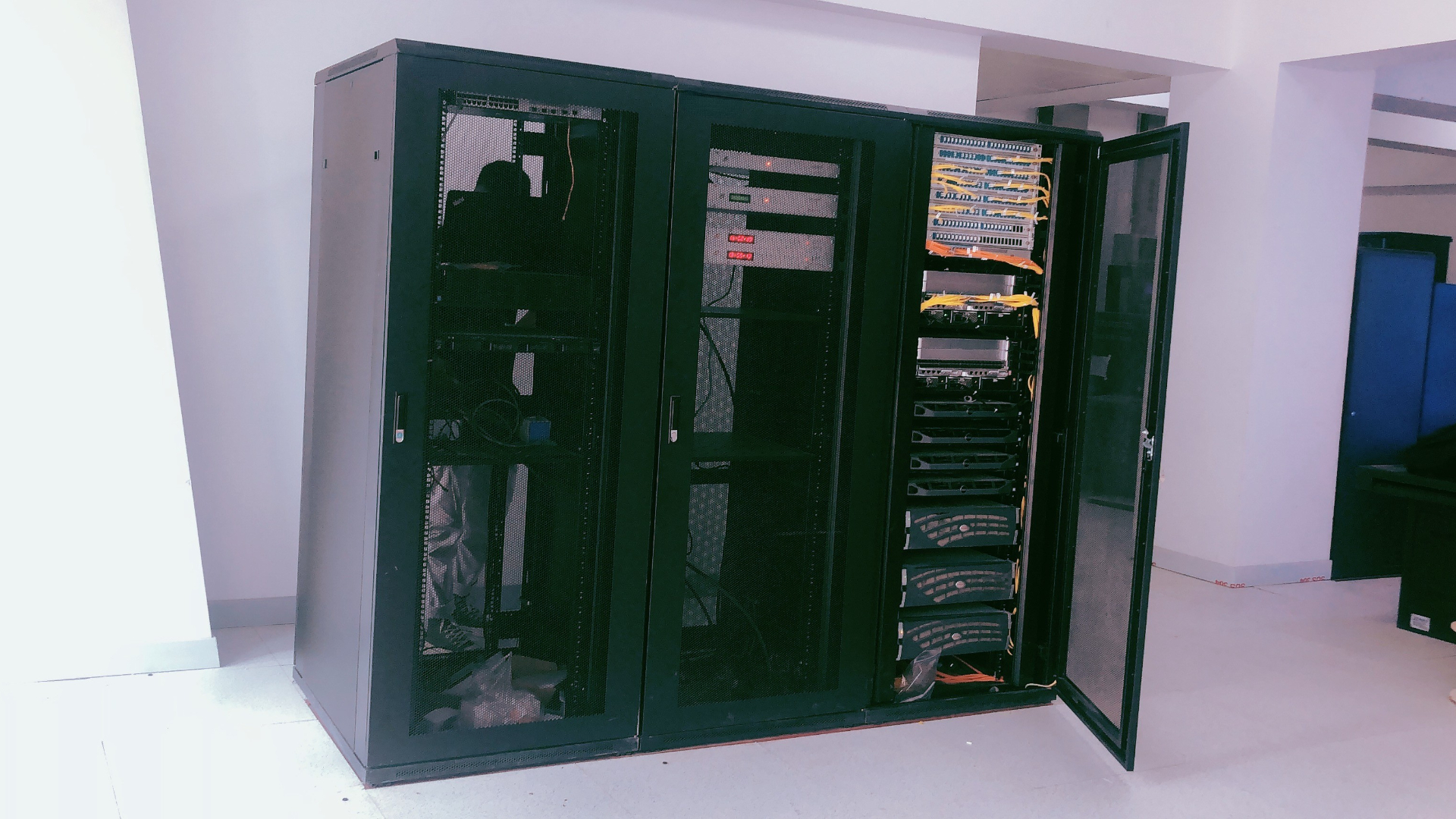 服務器的1U、2U是什么意思？42U機柜可以放多少臺服務器？