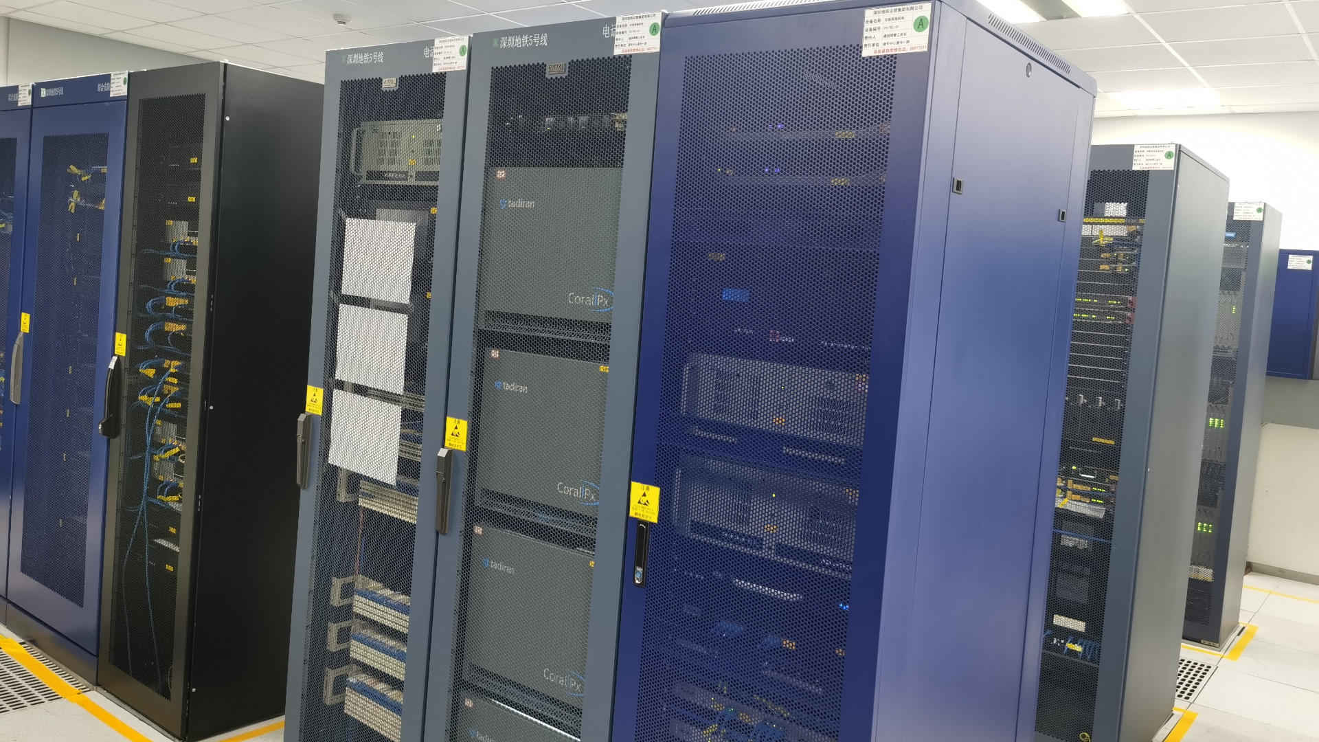 機房數(shù)據(jù)中心應該如何挑選網(wǎng)絡機柜