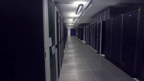 冷通道數(shù)據(jù)中心機(jī)柜主要由哪些部分組成，哪些部分不可或缺？