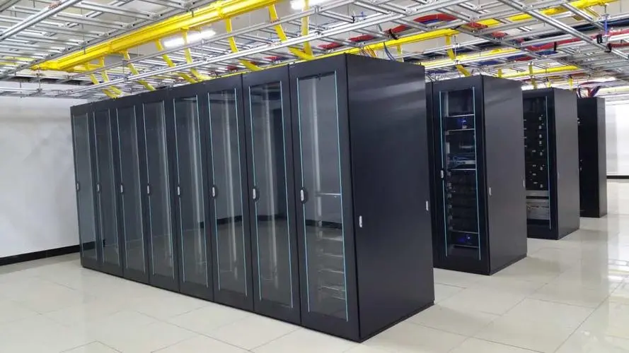 在弱電智能化工程中，如何選擇屏蔽機(jī)柜和普通機(jī)柜