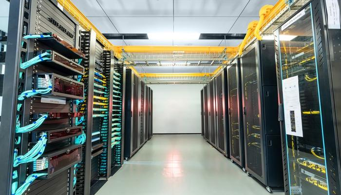 機房的“智能管家”：精致機柜動環(huán)監(jiān)控系統(tǒng)如何實現(xiàn)無人化值守？