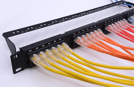 網(wǎng)絡機柜綁扎