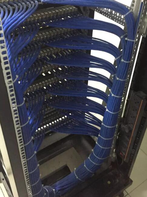 服務器機柜理線