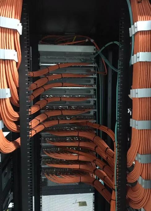 網(wǎng)絡機柜理線