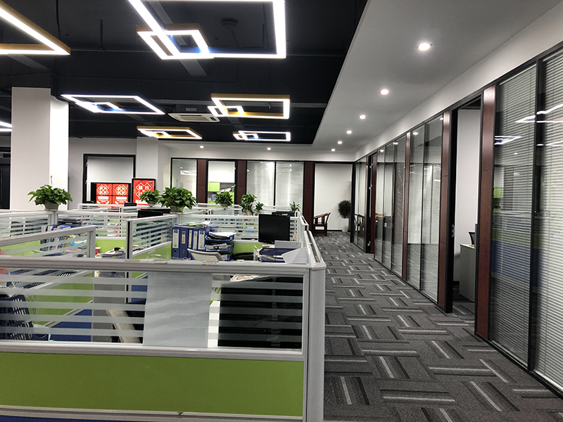 網(wǎng)絡(luò)機柜辦公室