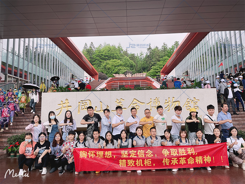 精致歷史博物館大門合影留念